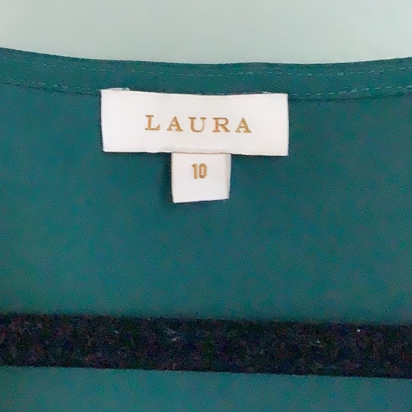 Laura Elegant Sleeveless Soft Vneck top with sequin accent Size 10 - Picture 2 of 8